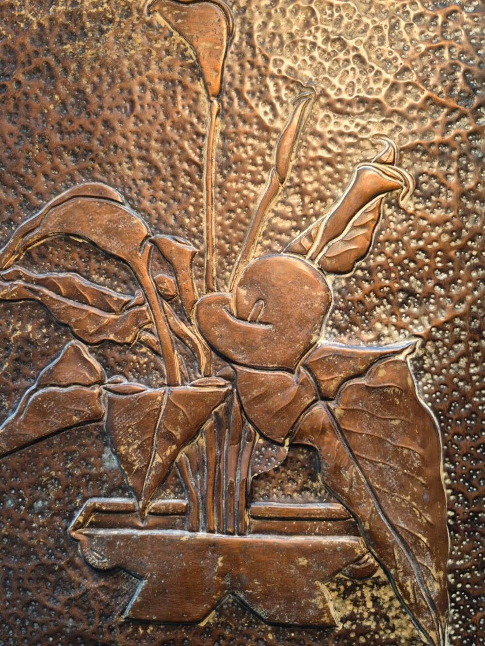 Antique HAND HAMMERED COPPER CALLA LILIES RELIEF PLAQUE SIGNED BY SCHMIDT 1930